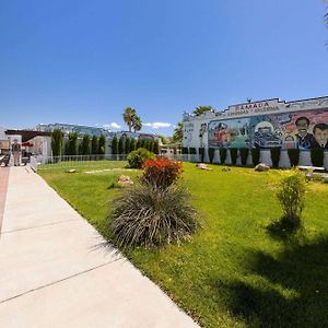 Ramada By Wyndham Kingman